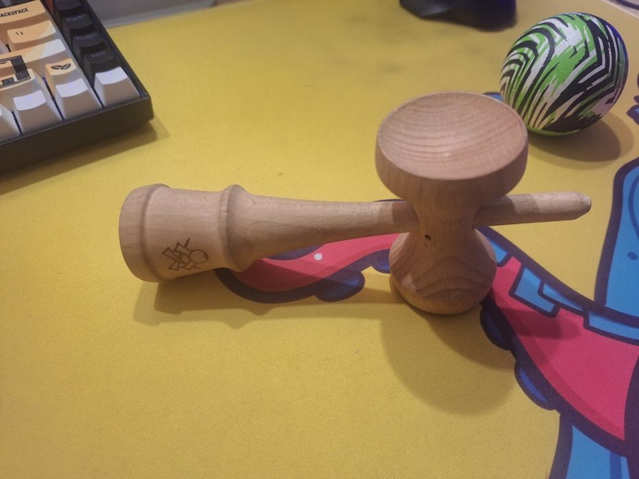 Sweets Kendamas F3 Rubber Grain - Black Green White