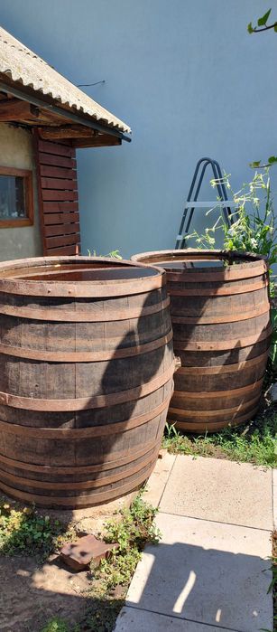 Butoaie din lemn vechi