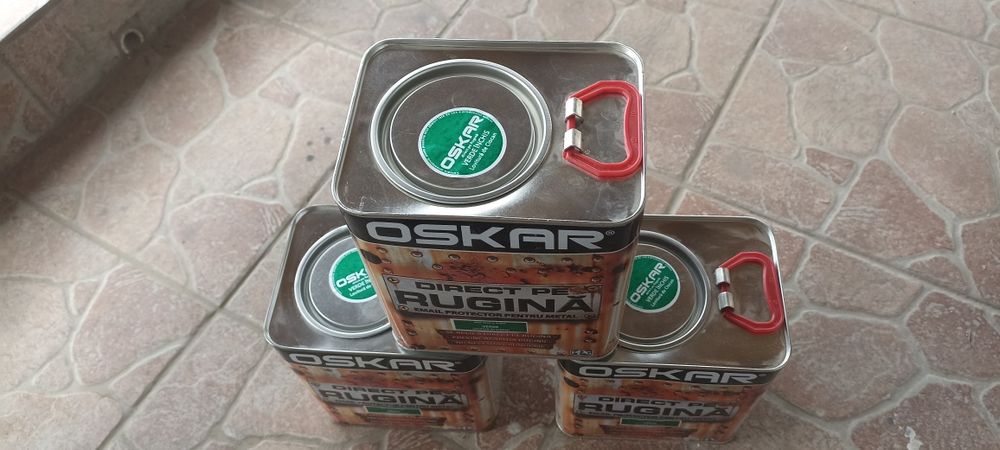 Vopsea Oskar direct pe rugină verde închis