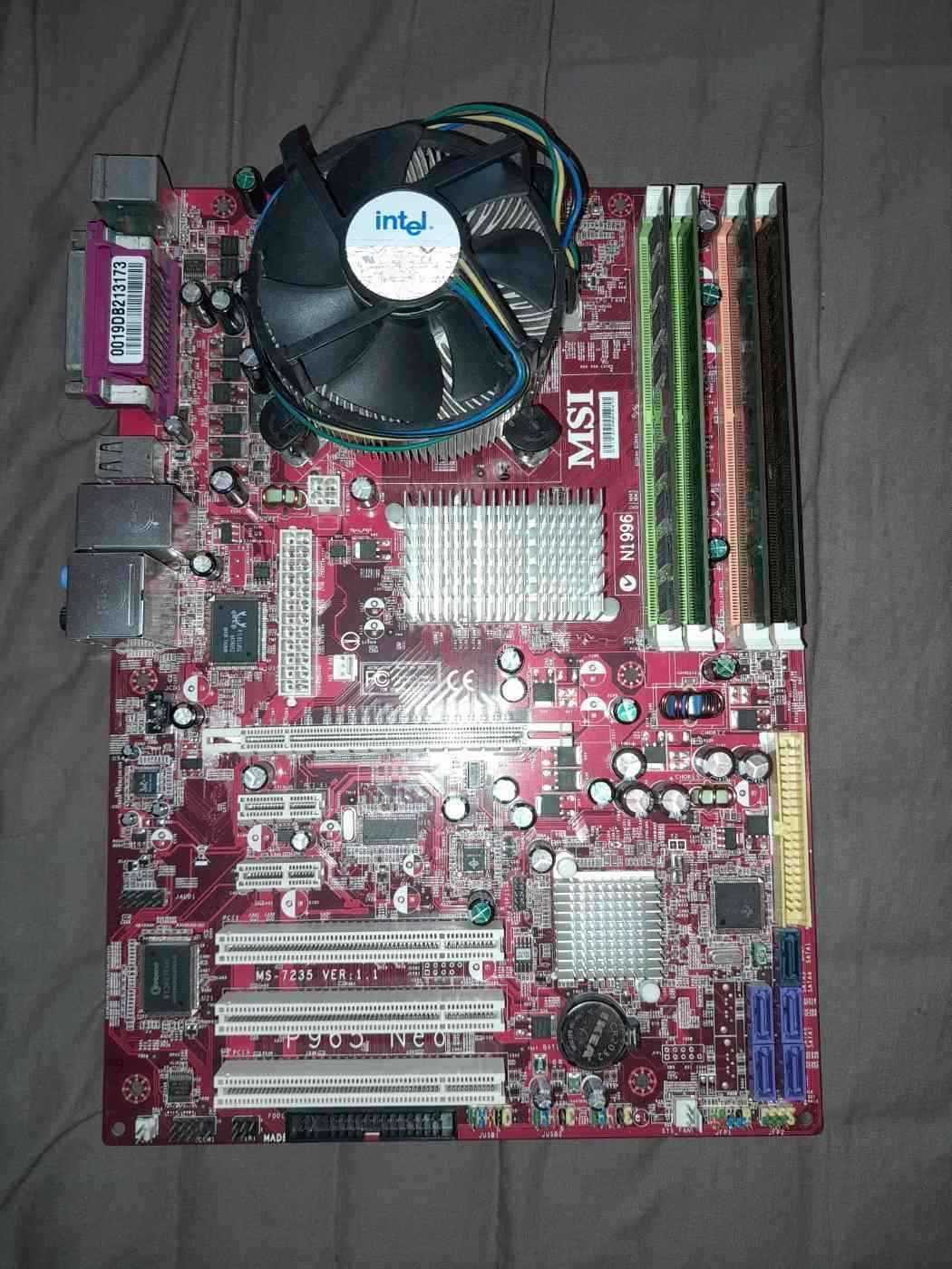 Placa baza PC cu procesor,memorii, HDD, sursa