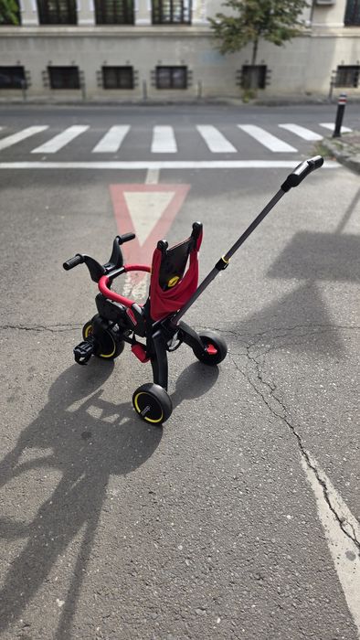 Tricicleta pentru copii Doona Liki Trike S3 Flame Red ultrapliabila