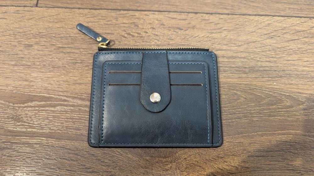 Dispozitiv împachetat haine