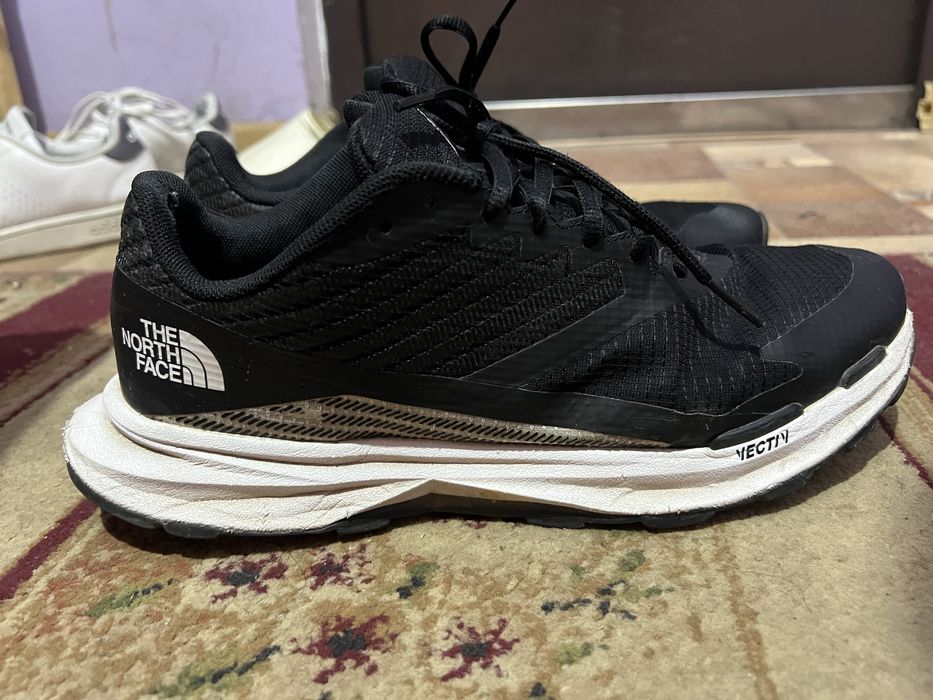 Продам кроссовки оригинал The North Face
