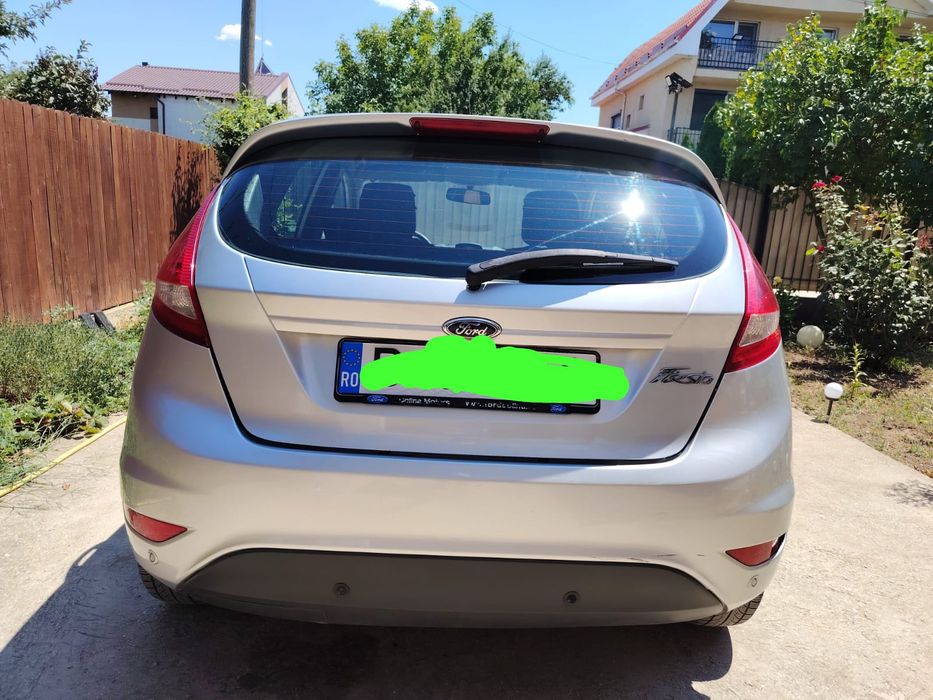 Vând Ford fiesta benzina