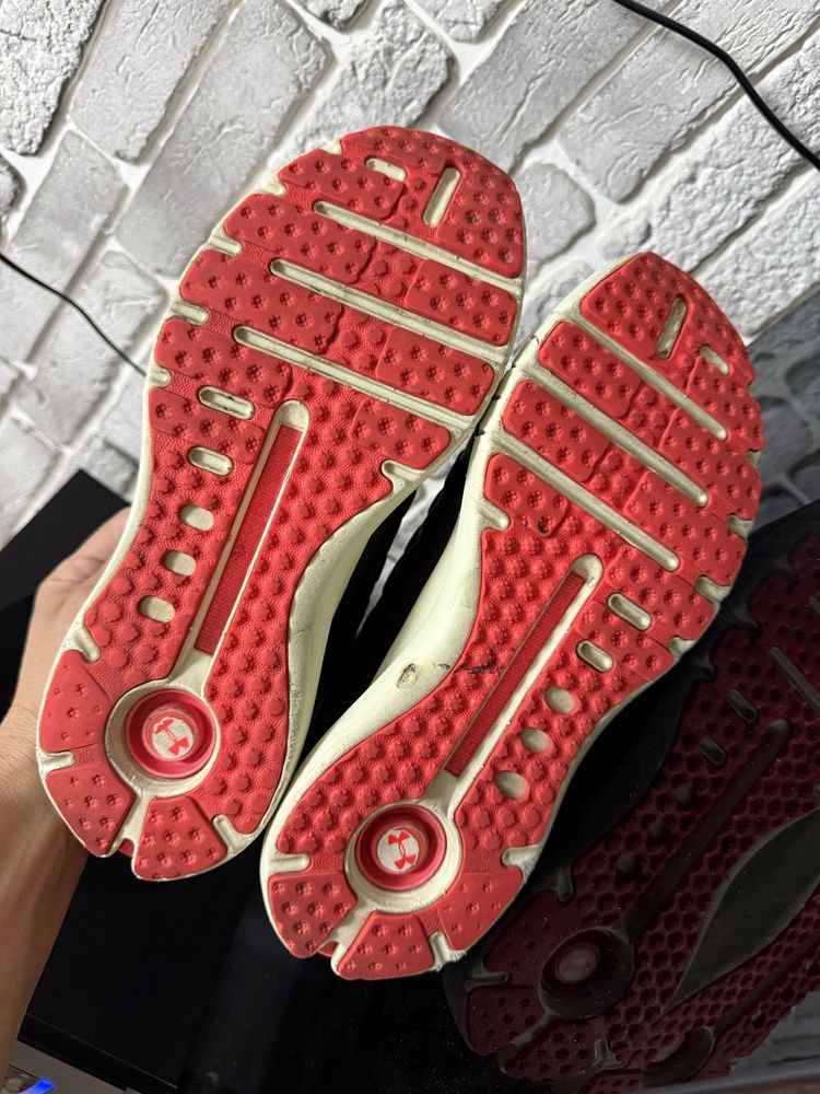 Оригинальные кроссы Under armour