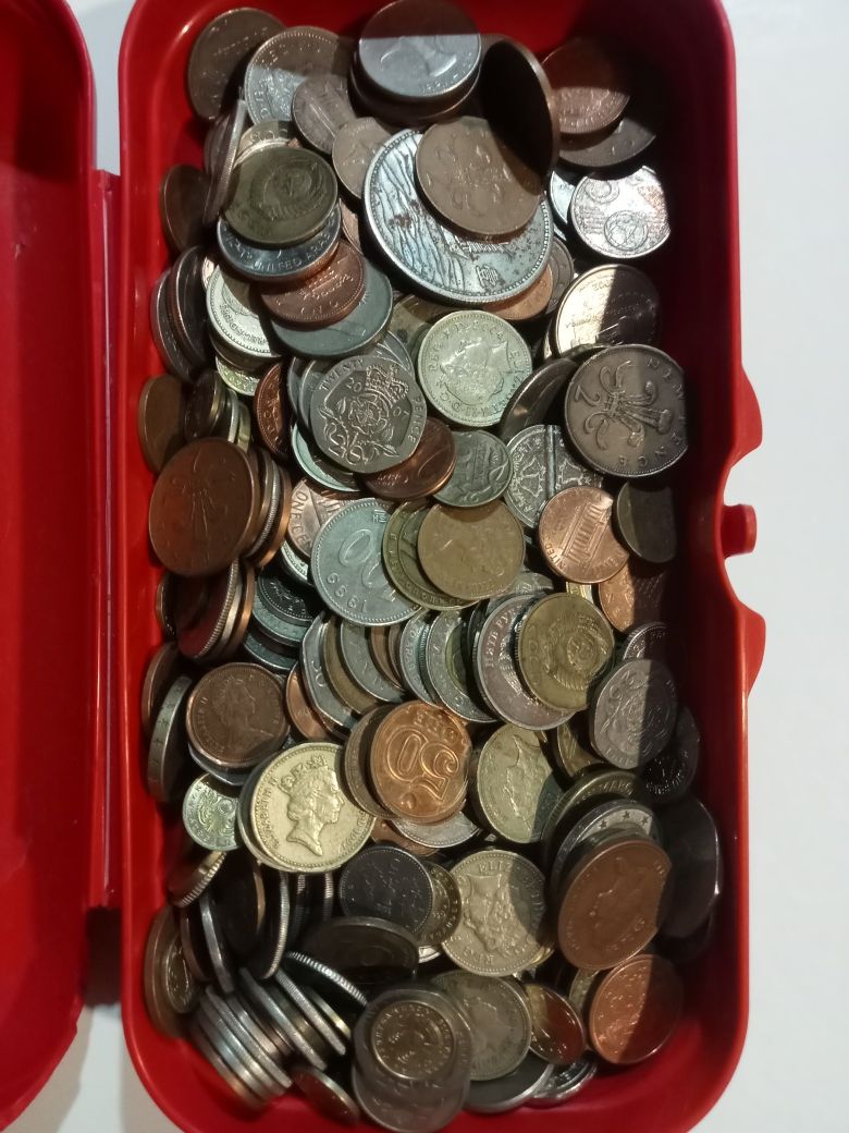 Продам экземплярные монеты разных Стран