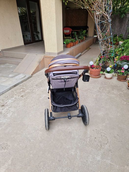Carucior 3 in 1 bebe ( landou + scoica auto)