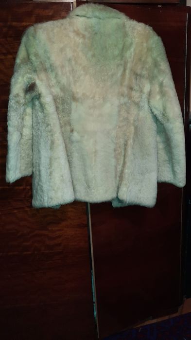 Blana de iepure, 75 cm lungime, 48 cm umeri,107 cm circumferinta talie