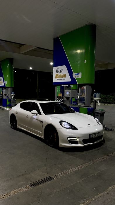 Кола под наем Porsche Panamera Turbo