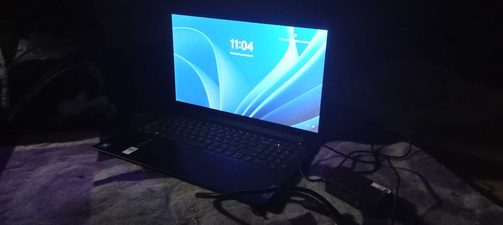 Leptop Lenovo aproape nou 10 din 10 4ram 256gb stocare