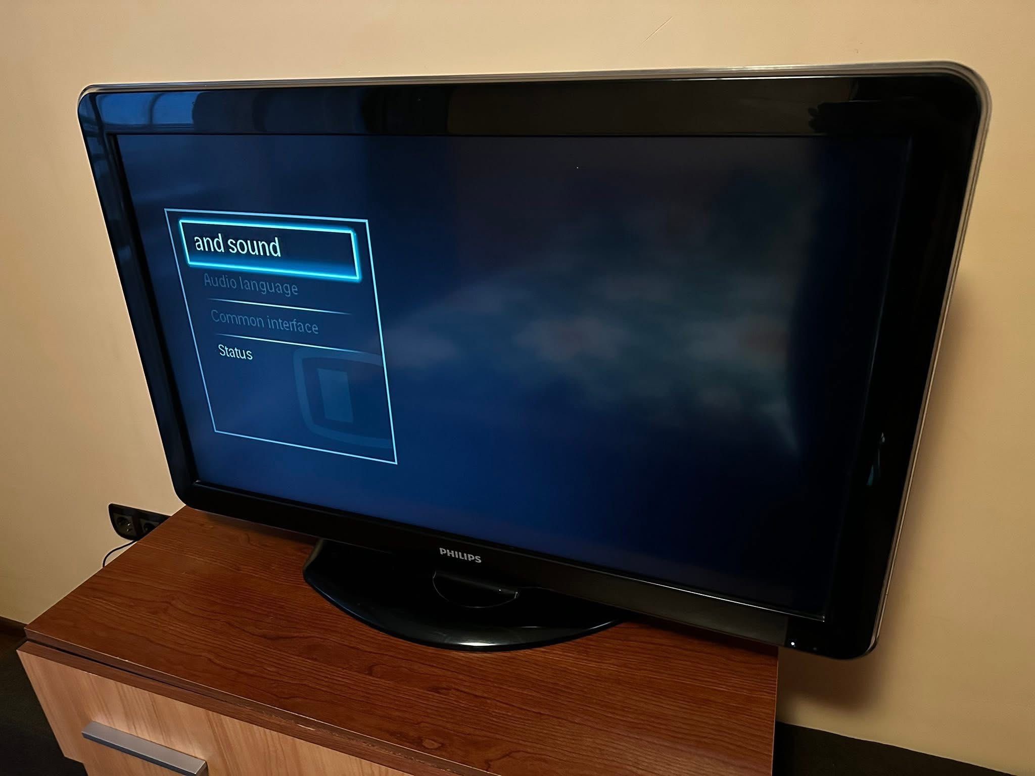 LCD Телевизор Philips 37PFL5604H/12 – 37 инча Full HD 200лв.