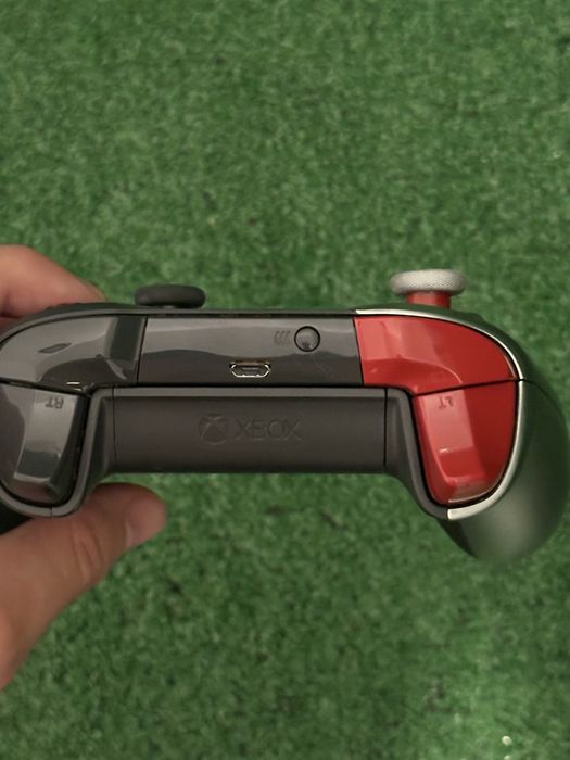 Controller Xbox One Cyberpunk 2077 – ediție limitată