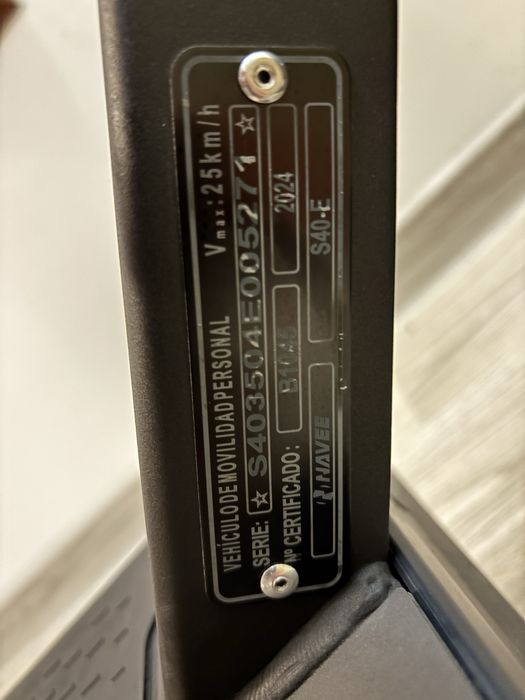 Trotineta electrică Navee S40 puțin folosită