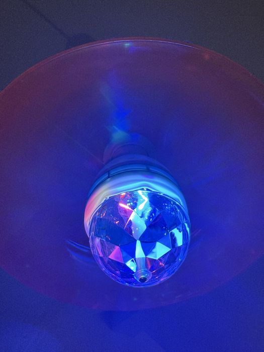 Lampa LED rotativa bec/priza-idee cadou