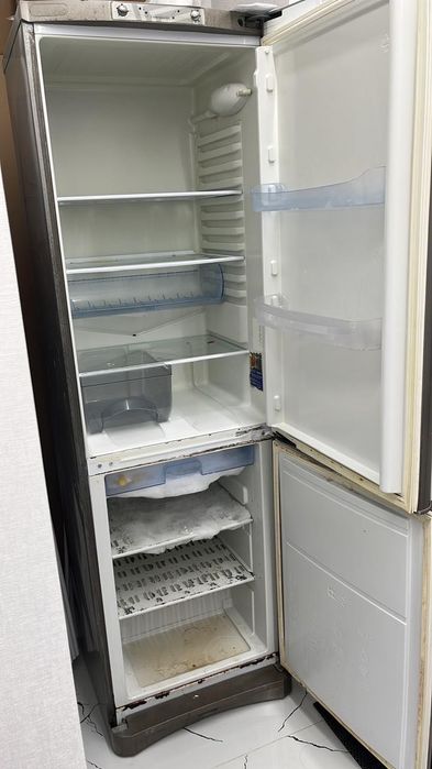 Холодильник б/у старый