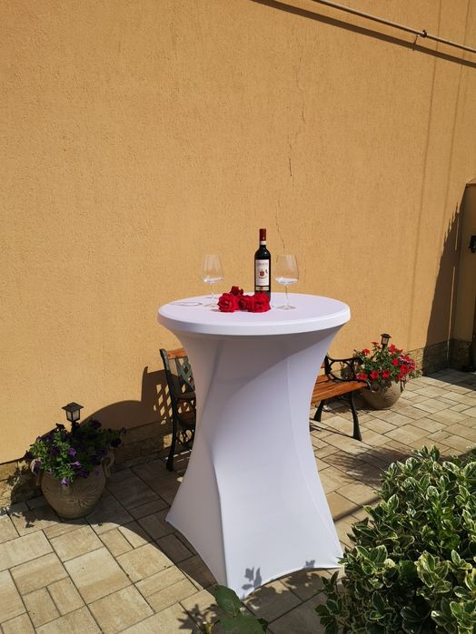 Mese cocktail pentru nunti și evenimente