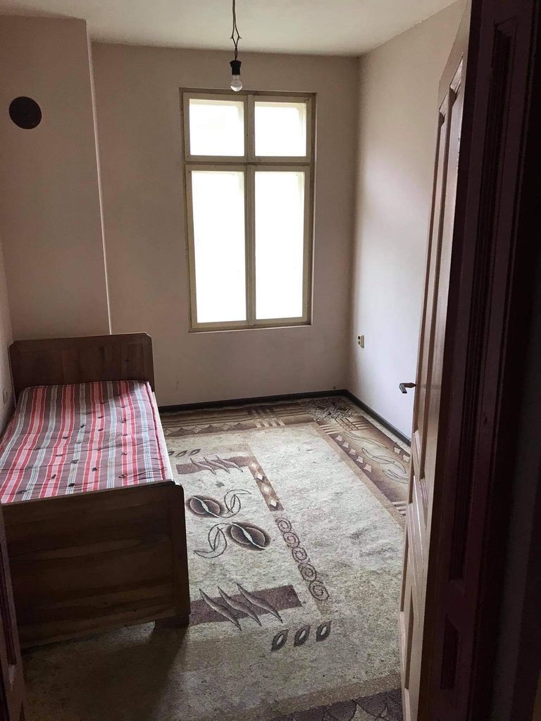Продава се Къща в Дупница - 240 кв.м за 113 €/кв.м - Снимка #8