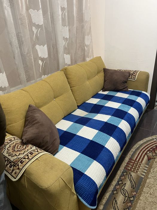 Продам яркий диван