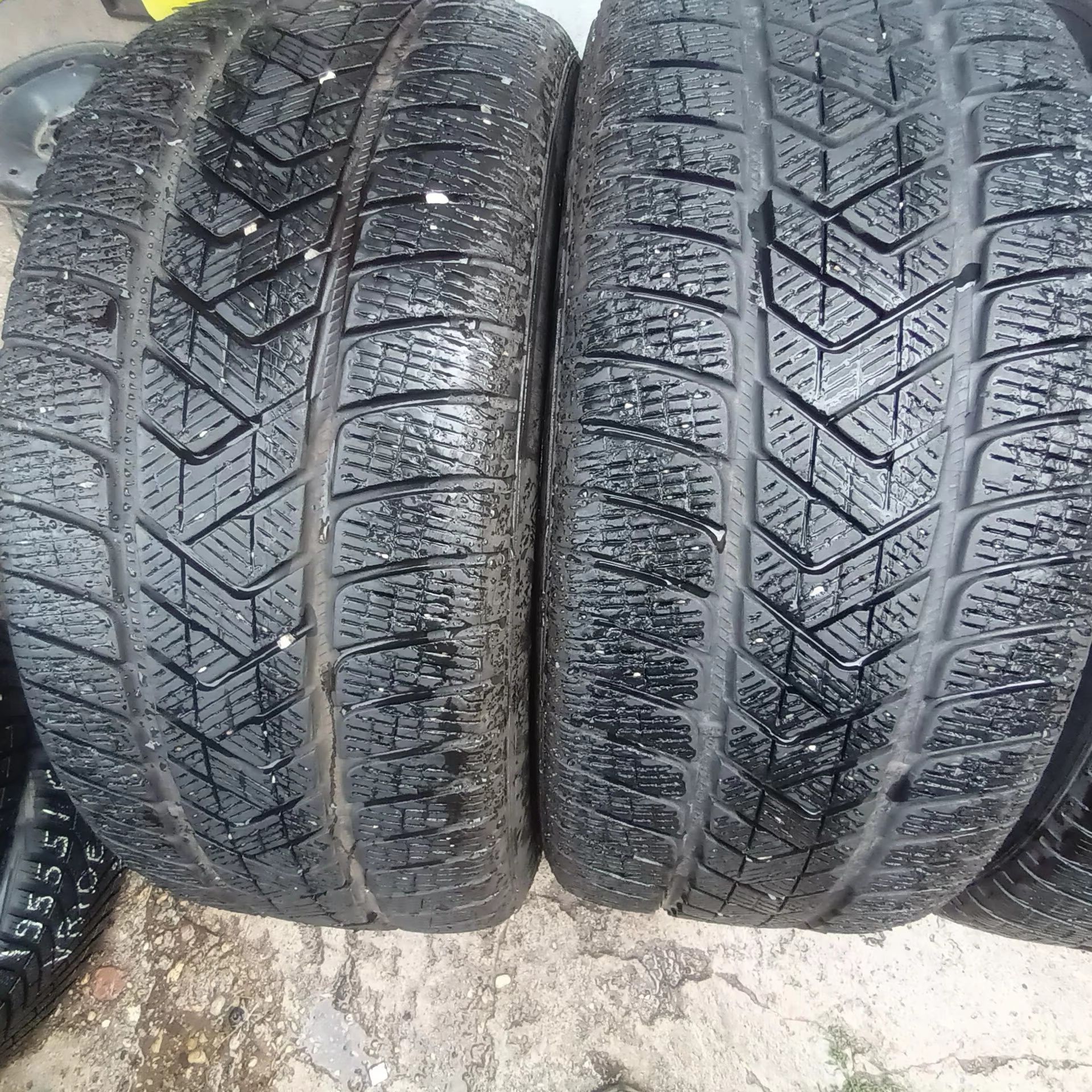 255 50 19 PIRELLI 4броя зимни