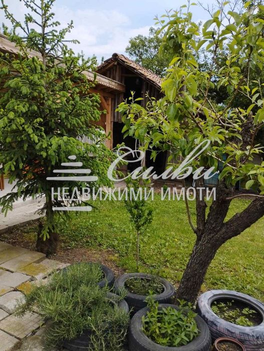 Двуетажна ТУХЛЕНА къща с ГАРАЖ - с. Мадара