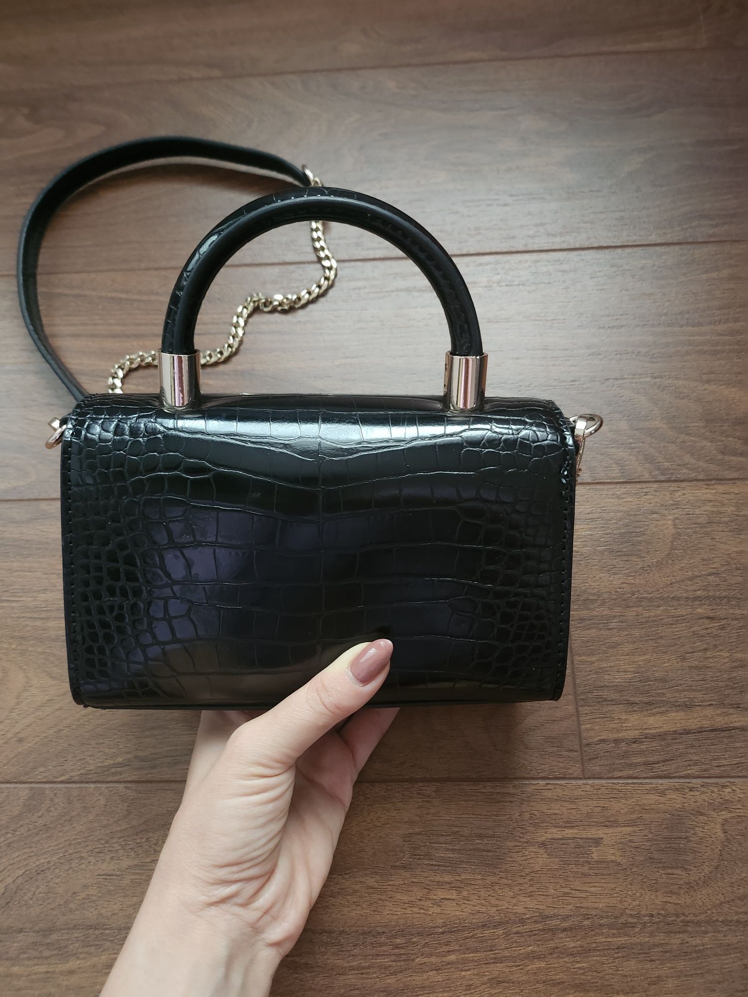 Дамска чантичка Guess