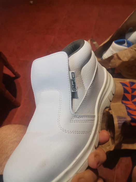 Bocanci atlas bombeu metal