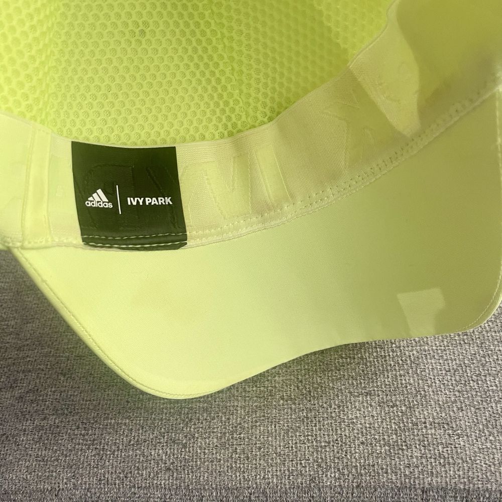 Шапки  Ivy park , Levi’s, Smiley
