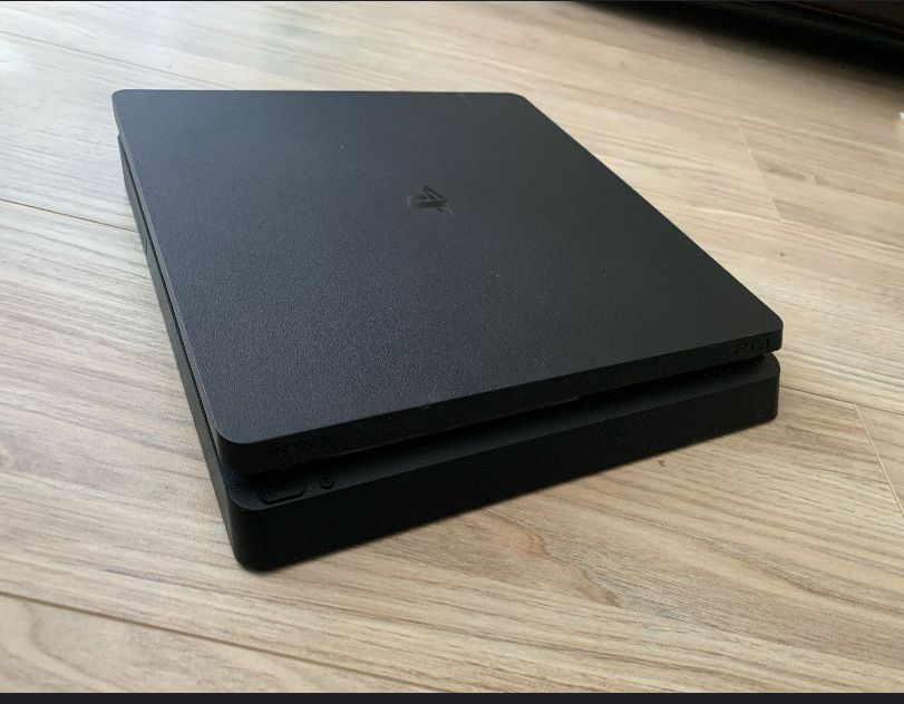 Ps4slim 1терабайт пямяти +два джойстика и подписка ра 400+игр
