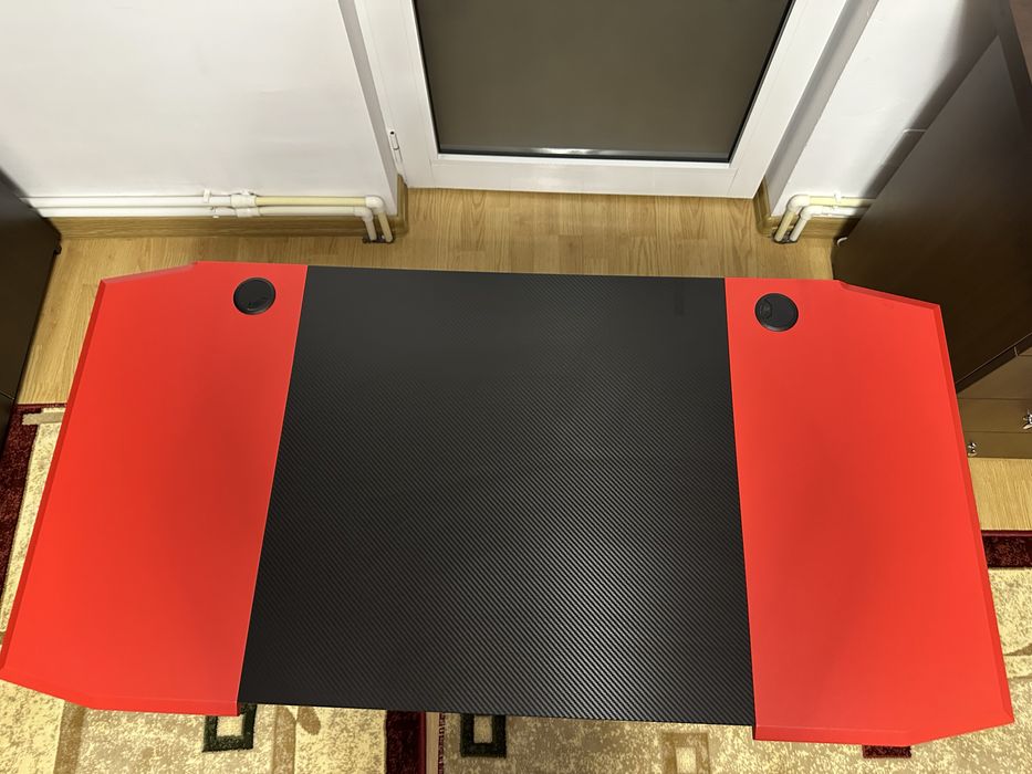 Birou de gaming in stare perfecta