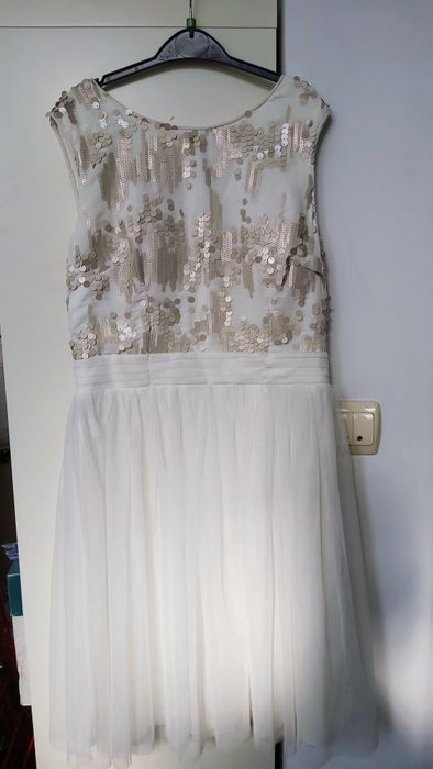 Rochie alba cu paiete aurii