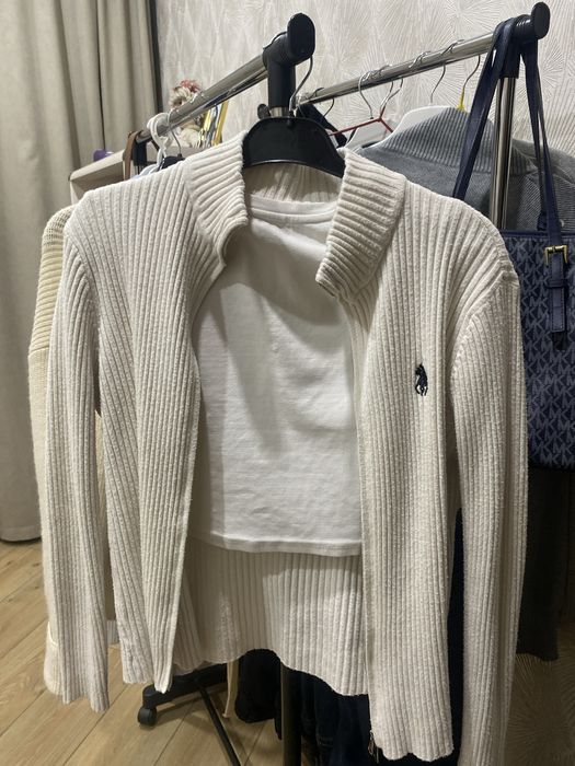 Продам кофту на замке