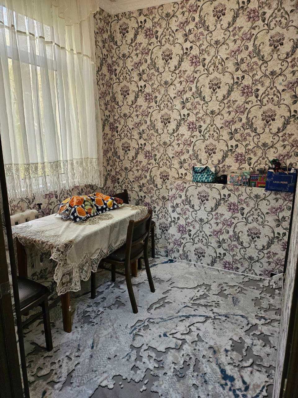 Продаётся квартира 1в2/4/4 Феруза Среднее состояние С мебелью Техникой