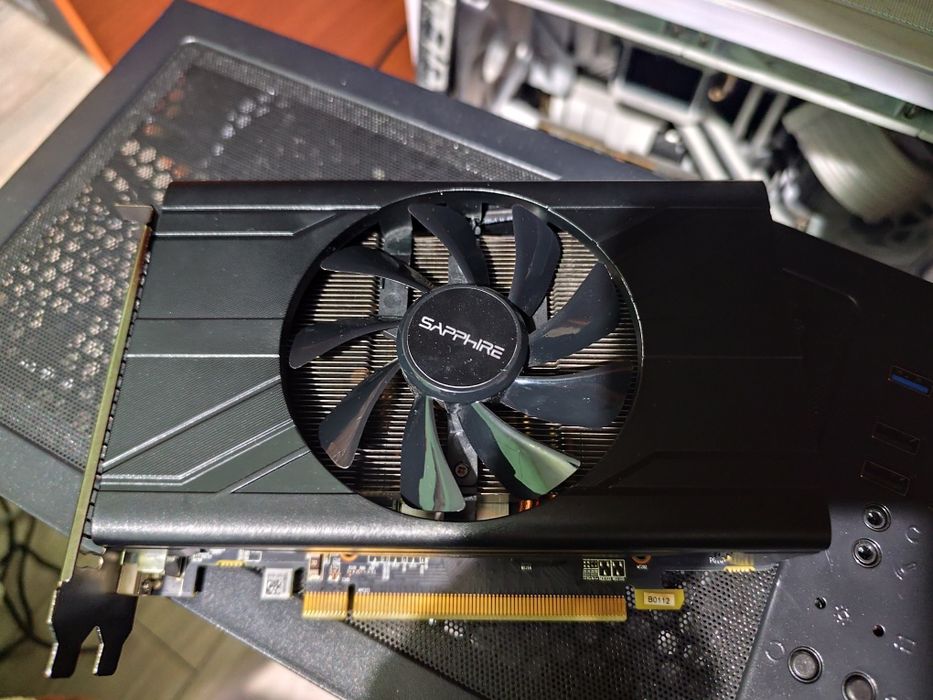 Vând rx 570 4gb impecabil de un ventilator