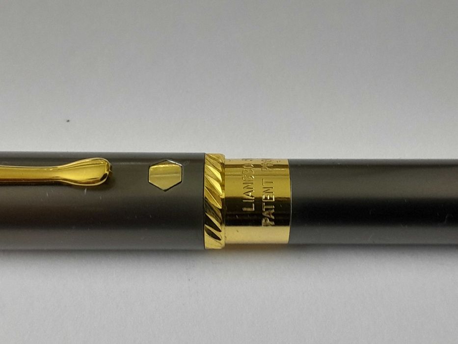 Stilou LIANGBO, nou, peniță și elemente placate aur, pompiță