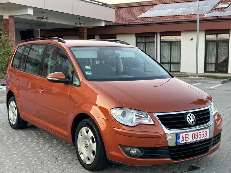 Vând Volkswagen touran an fabricatie 2010