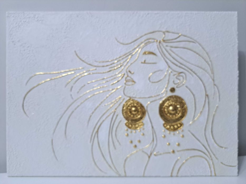 Картина ЖЕНСТВЕННОСТЬ. Красивая девушка с серёжками. С золотая поталь