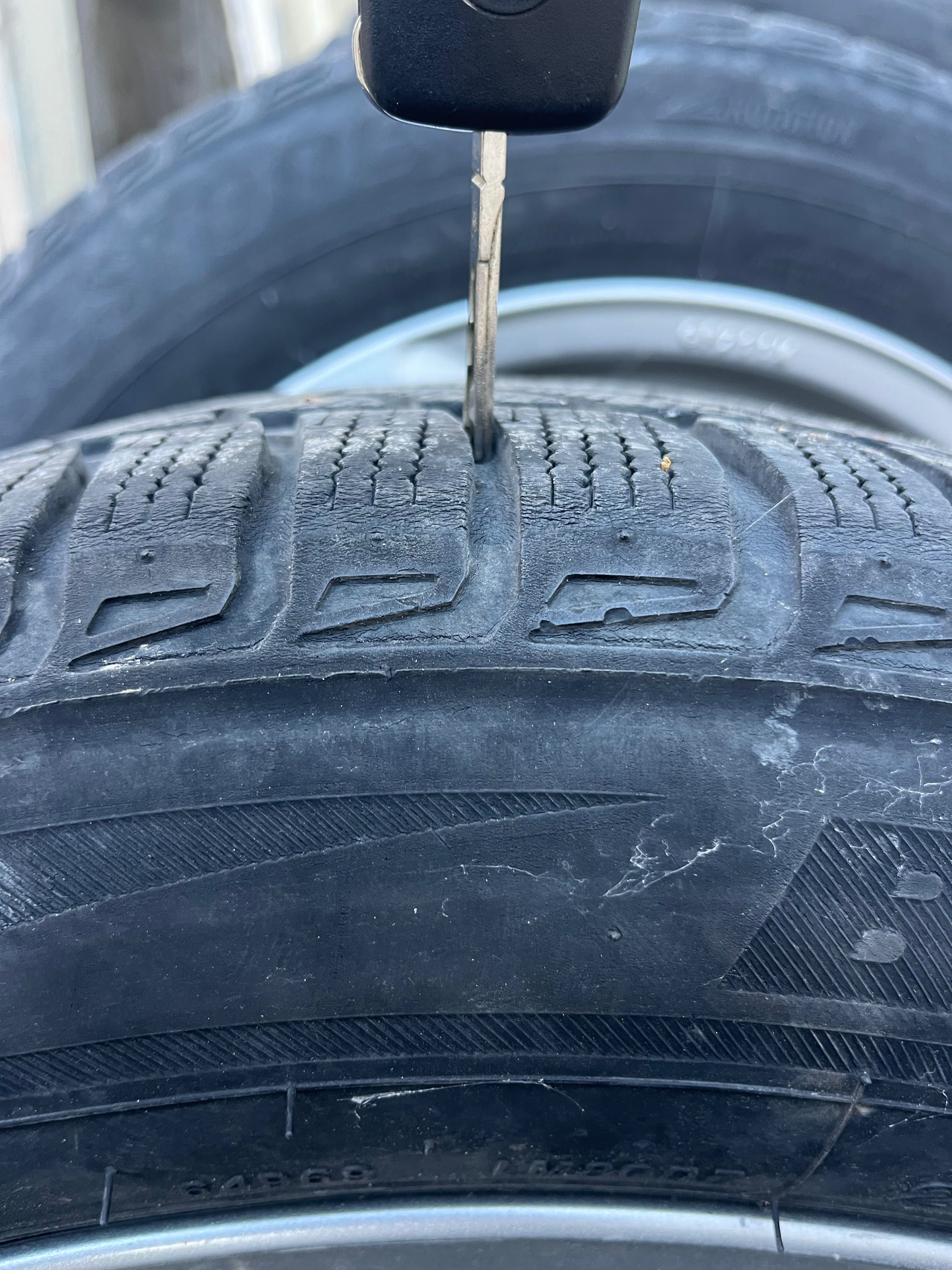 Зимни гуми 215/60/17 Bridgestone