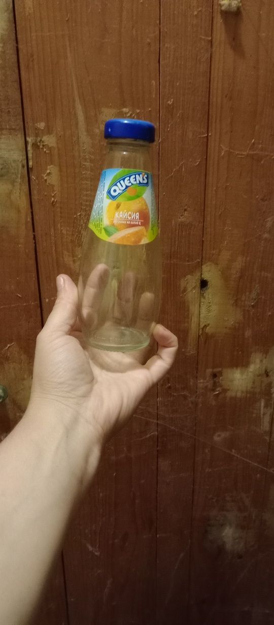 Празни буркани и шишета