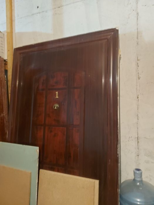 Продаю Дверь б/у и женск туфли на выход 38размер,   бағасына келісеміз