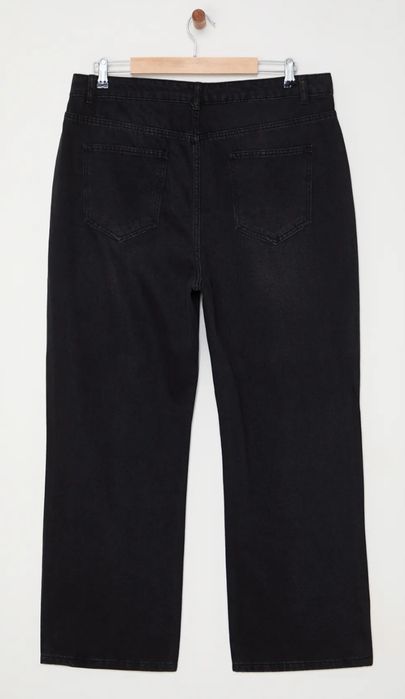 Дънки с прав крачол и камъни