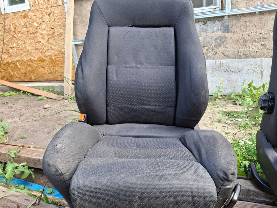 Продам два передних кресла , стояли на ауди а6 с4