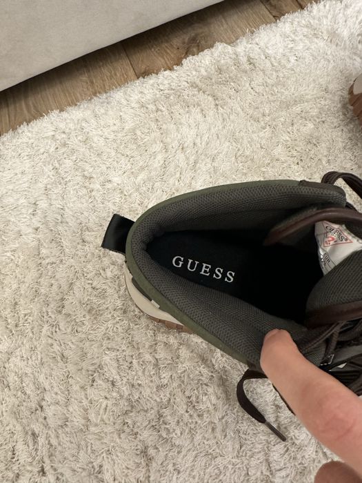 Vand adidasi noi Guess adusi din State , marime 42,5