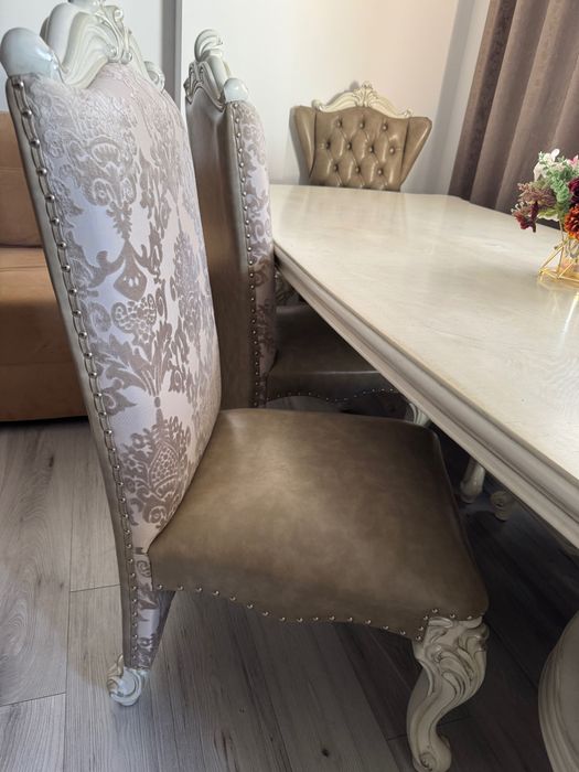 Vând masă Living Divani -Sofa