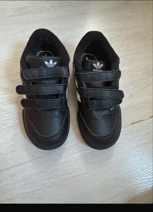 Adidasi baieti. In stare foarte buna