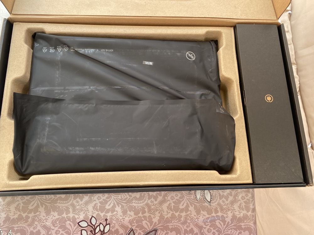 Продавам лаптоп Dell  чисто нов