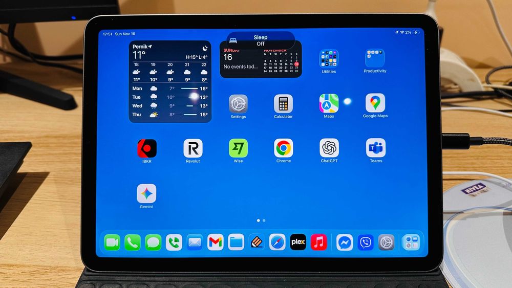 IPad Air 5 WiFi 64 GB + Нов калъф Apple Smart Folio