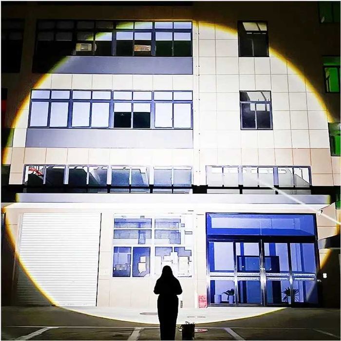 Lanterna cu led tip laser PM20 GT telescopică cu zoom distanta 1500m