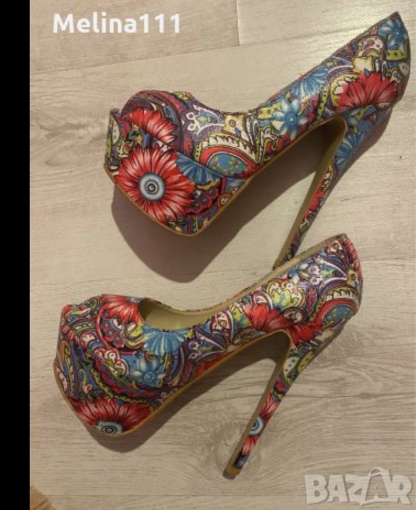 Дамски обувки с цветя Moschino модел лукс