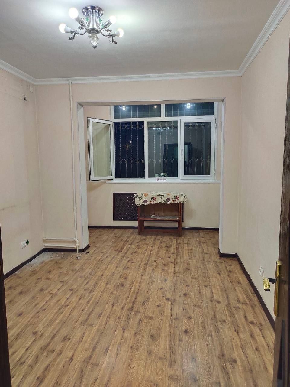 Срочно продается квартира 2/2/4  Юнусабад 2 кв