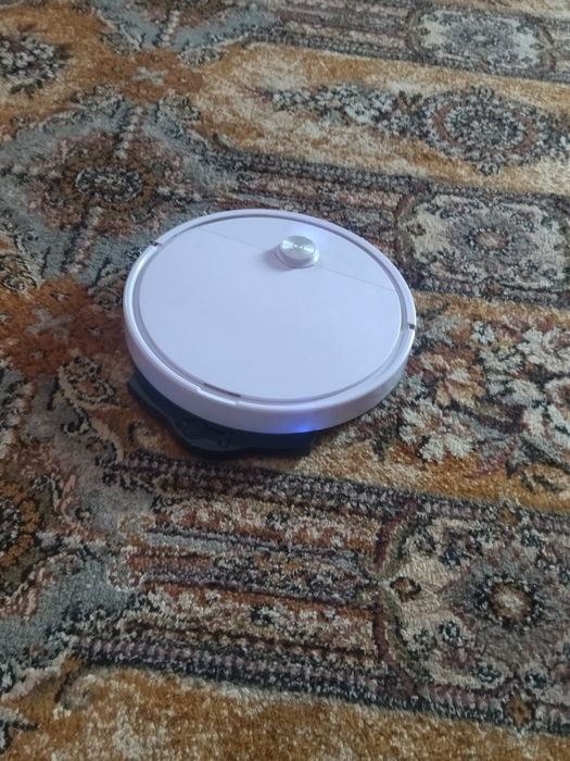 Робот пылесос в хорошем состоянии